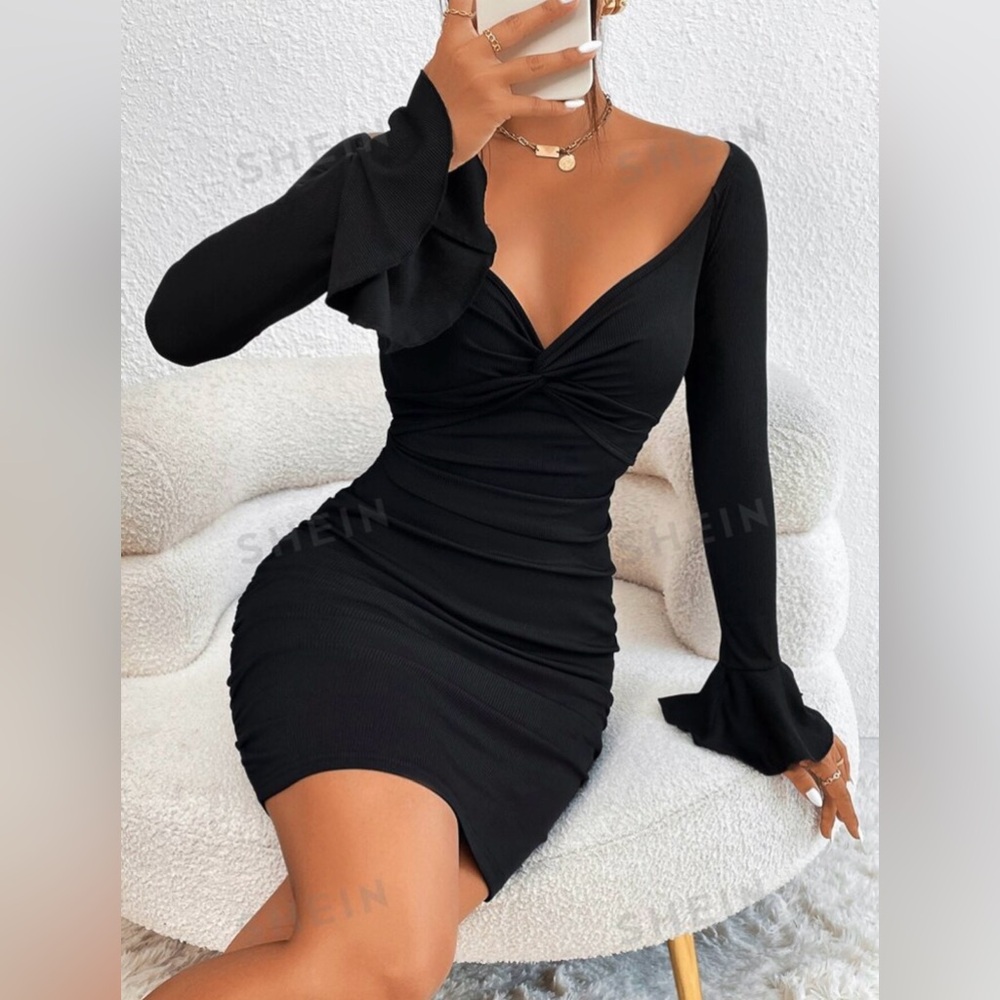 SHEIN BAE Twist Front Flounce Sleeve
Ruched Bodycon Dress